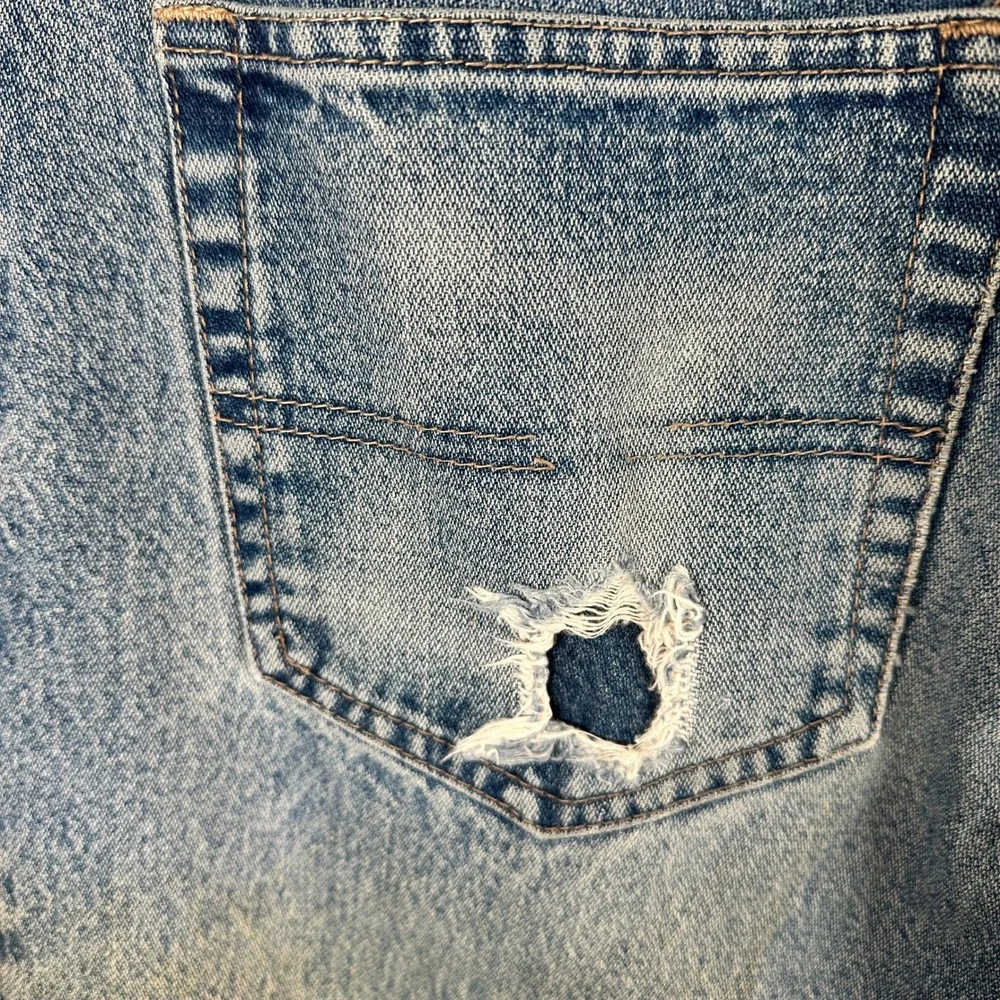 VTG Faded Glory Relaxed Fit Jeans Mens 36x29 Blue Light Wash Distressed Y2K